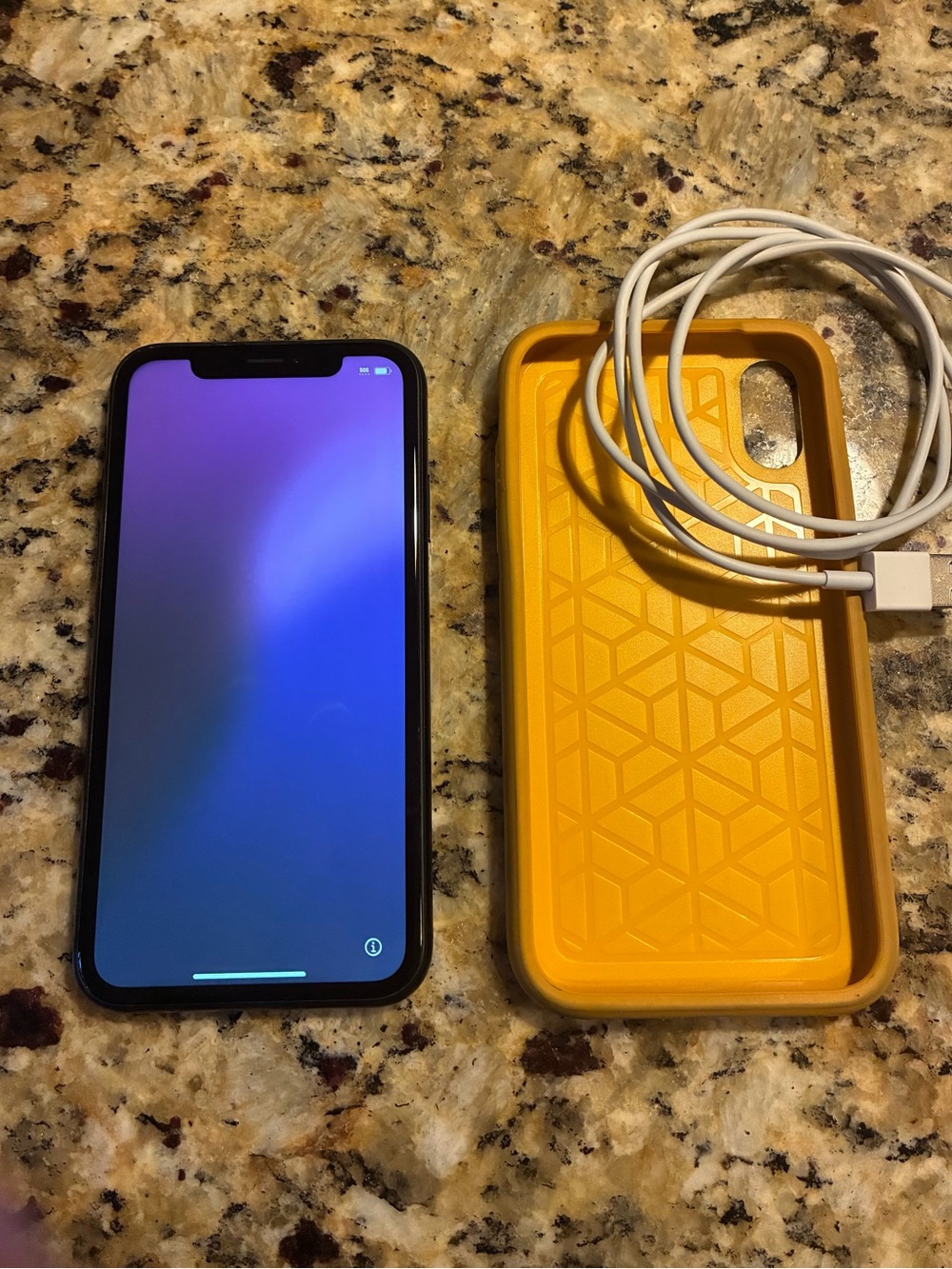 Apple iPhone XR 64GB Black Unlocked, with Otterbox | EUC